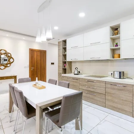 Lovely 3br With 2 Private Balcony & Sofa Bed By 360 Estates * San Pawl il-Baħar