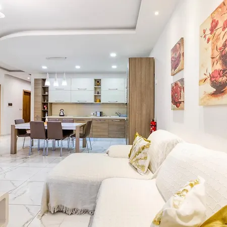 Apartman Lovely 3br With 2 Private Balcony & Sofa Bed By 360 Estates