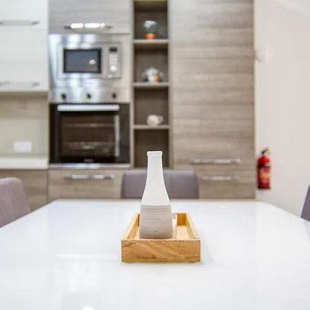 Lovely 3br With 2 Private Balcony & Sofa Bed By 360 Estates Apartman