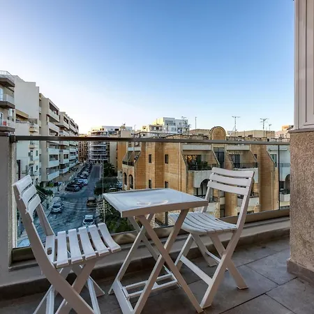 Lovely 3br With 2 Private Balcony & Sofa Bed By 360 Estates Apartman
