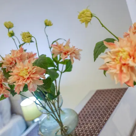 Lovely 3br With 2 Private Balcony & Sofa Bed By 360 Estates 아파트